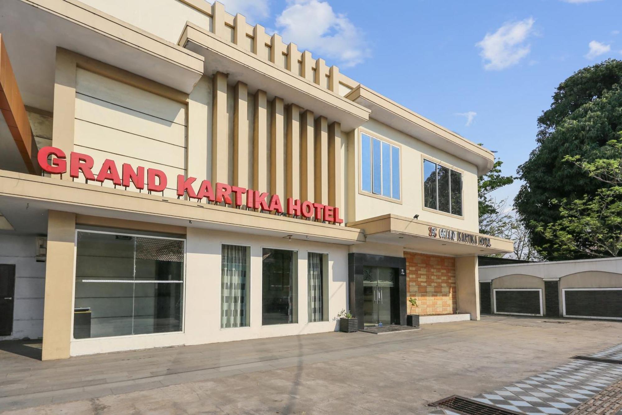 Collection O 93163 Hotel Grand Kartika Parepare Exterior foto